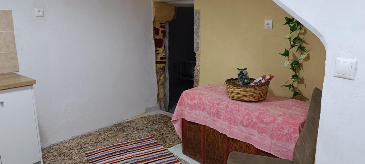 Comfortable And Spacious Stone Traditional Apartment La Canea Exterior foto